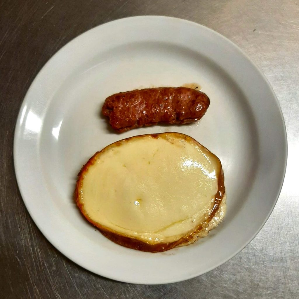 Scamorza con salsiccia